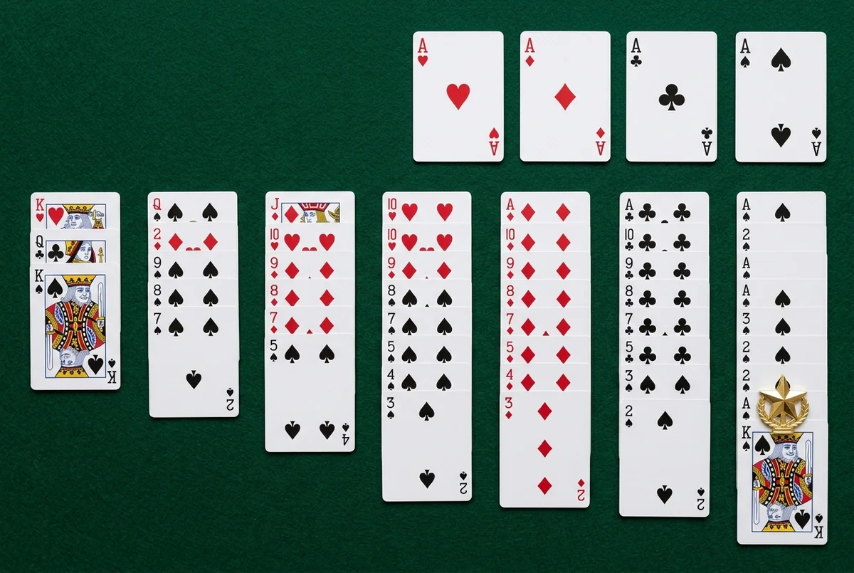 Solving a complex solitaire daily challenge layout